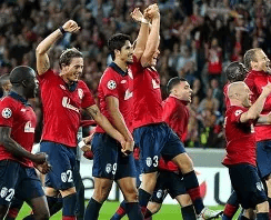 今晚法国杯焦点战，曼城扳平良机，赛场秩序良好，临场指挥获称赞的简单介绍